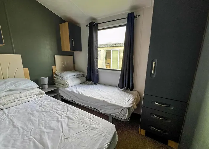 6 Berth Caravan With Free Wi-Fi At Dovercourt Holiday Park In Essex Ref 44609C