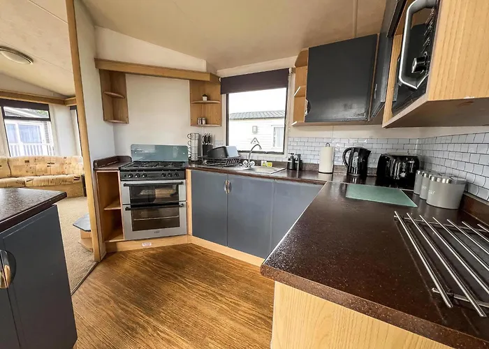 6 Berth Caravan With Free Wi-Fi At Dovercourt Holiday Park In Essex Ref 44609C