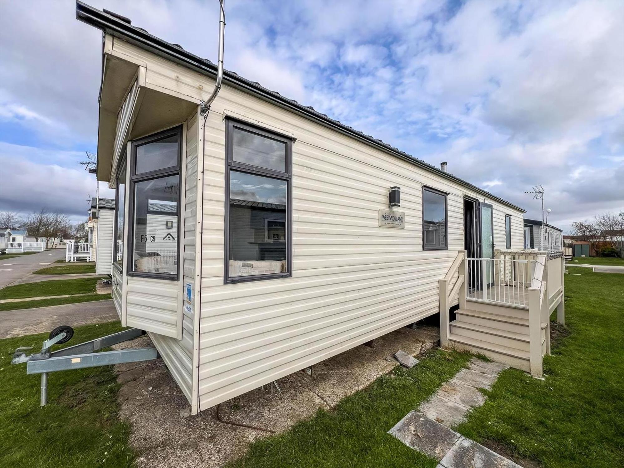 6 Berth Caravan With Free Wi-fi At Dovercourt In Essex Ref 44609c Campsite *